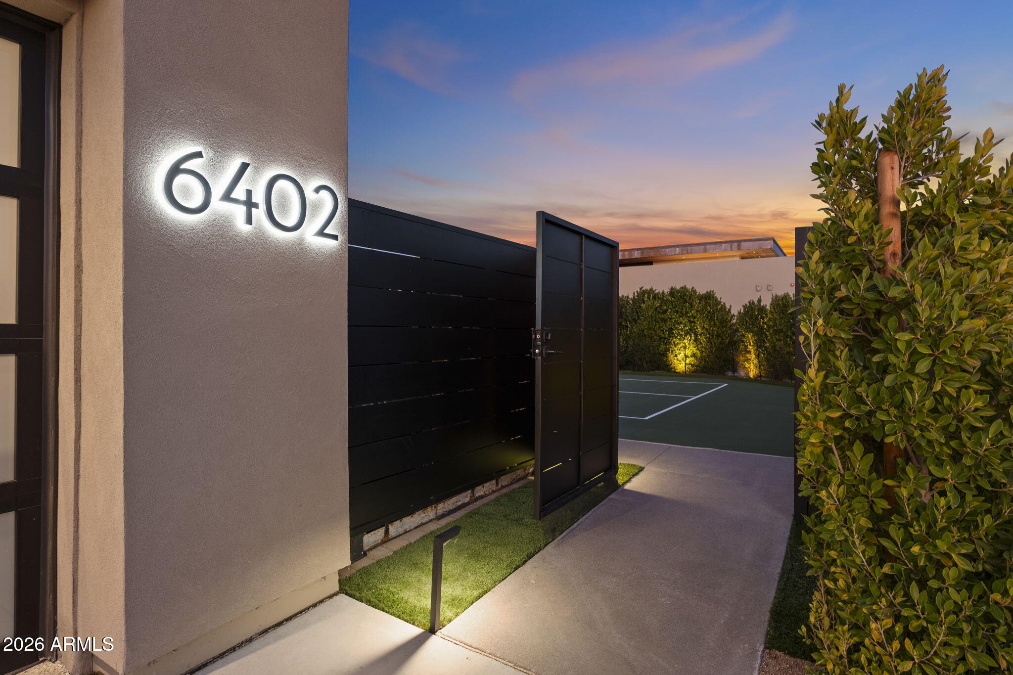 6402 E LOMAS VERDES Drive 1