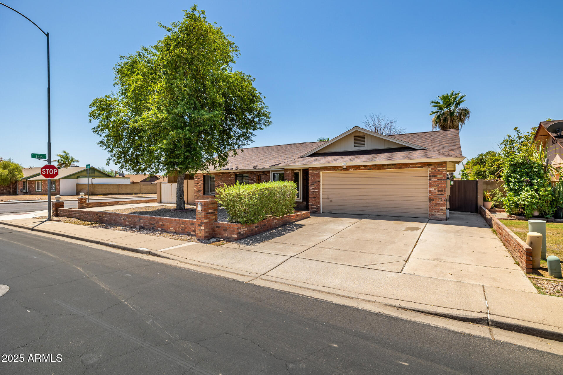 2361 E CAPRI Avenue