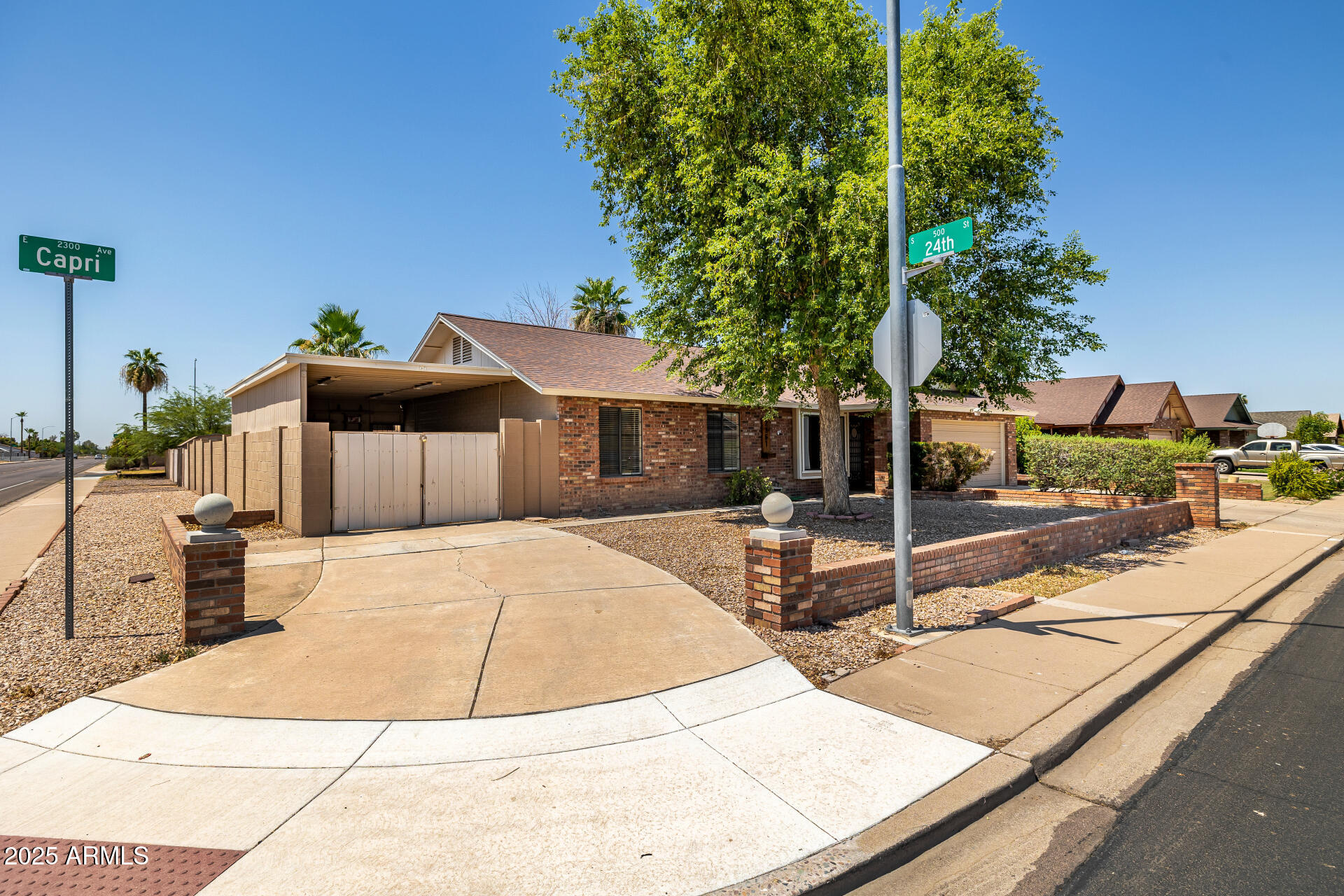 2361 E CAPRI Avenue