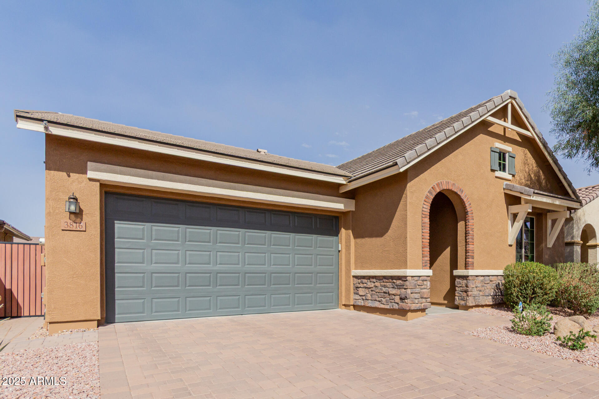 3816 E RAKESTRAW Lane