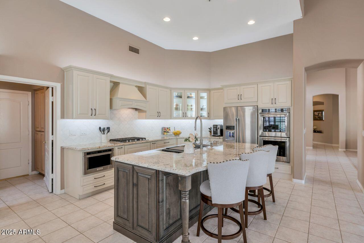 10907 E BELLA VISTA Drive