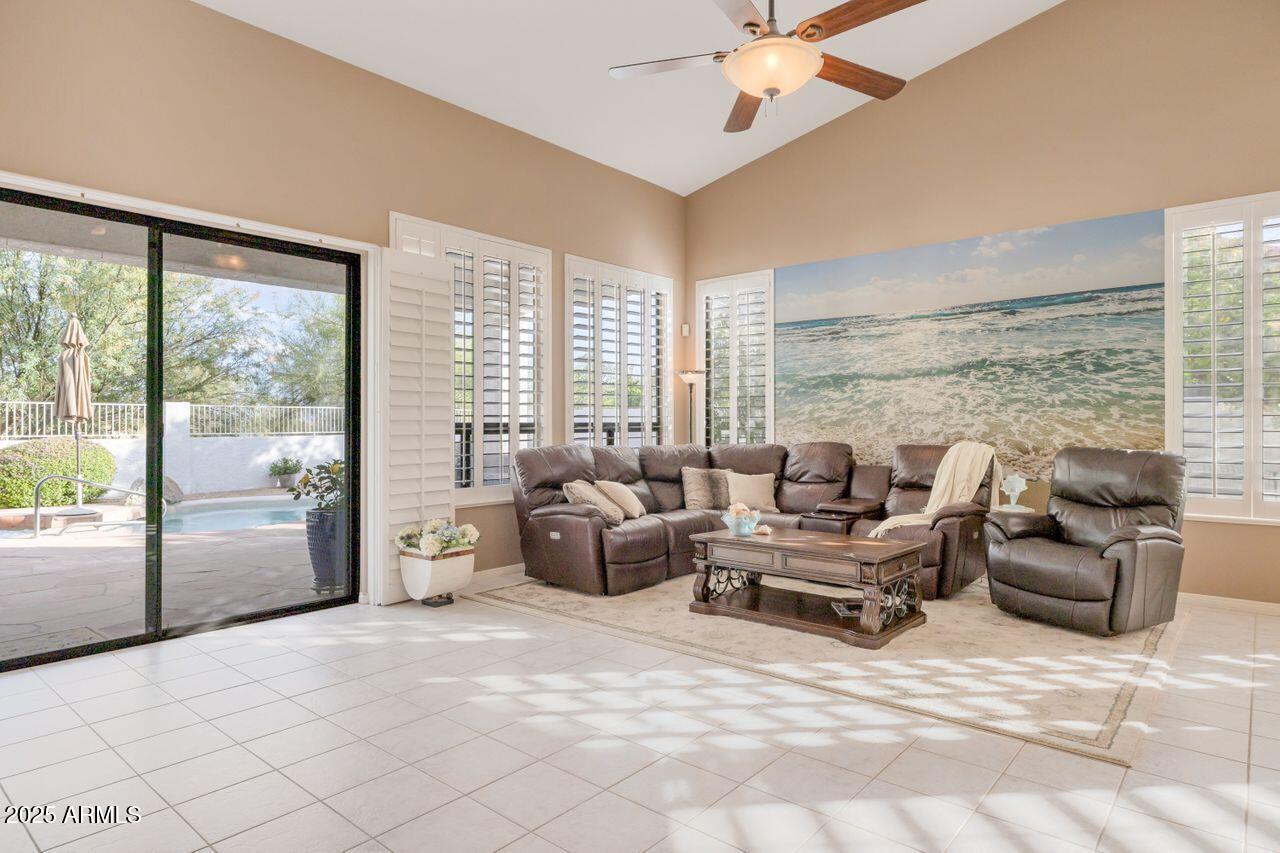 10907 E BELLA VISTA Drive