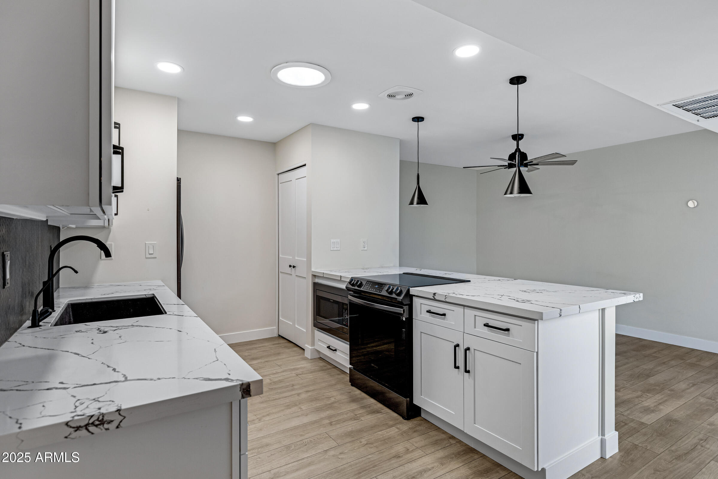 1627 E NEWPORT Drive