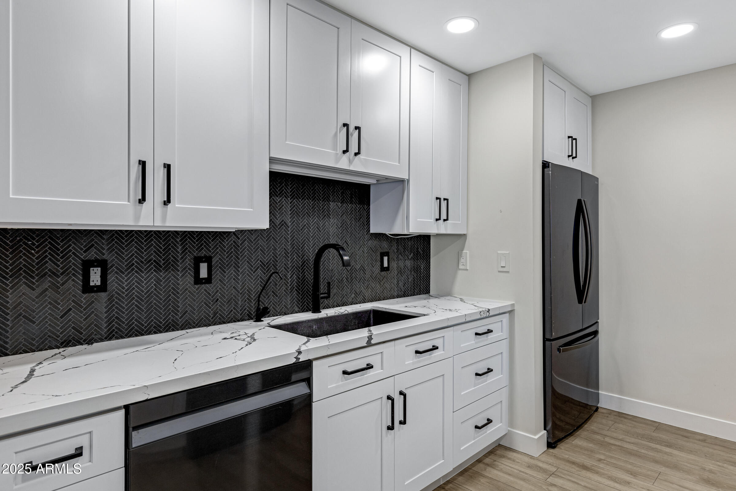 1627 E NEWPORT Drive