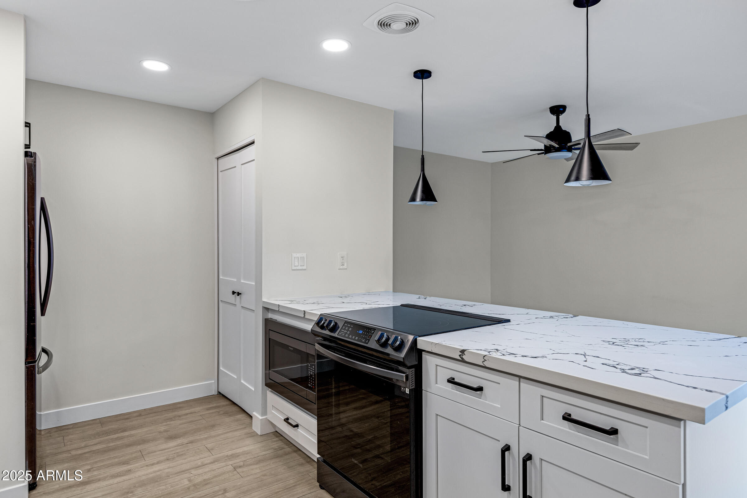 1627 E NEWPORT Drive