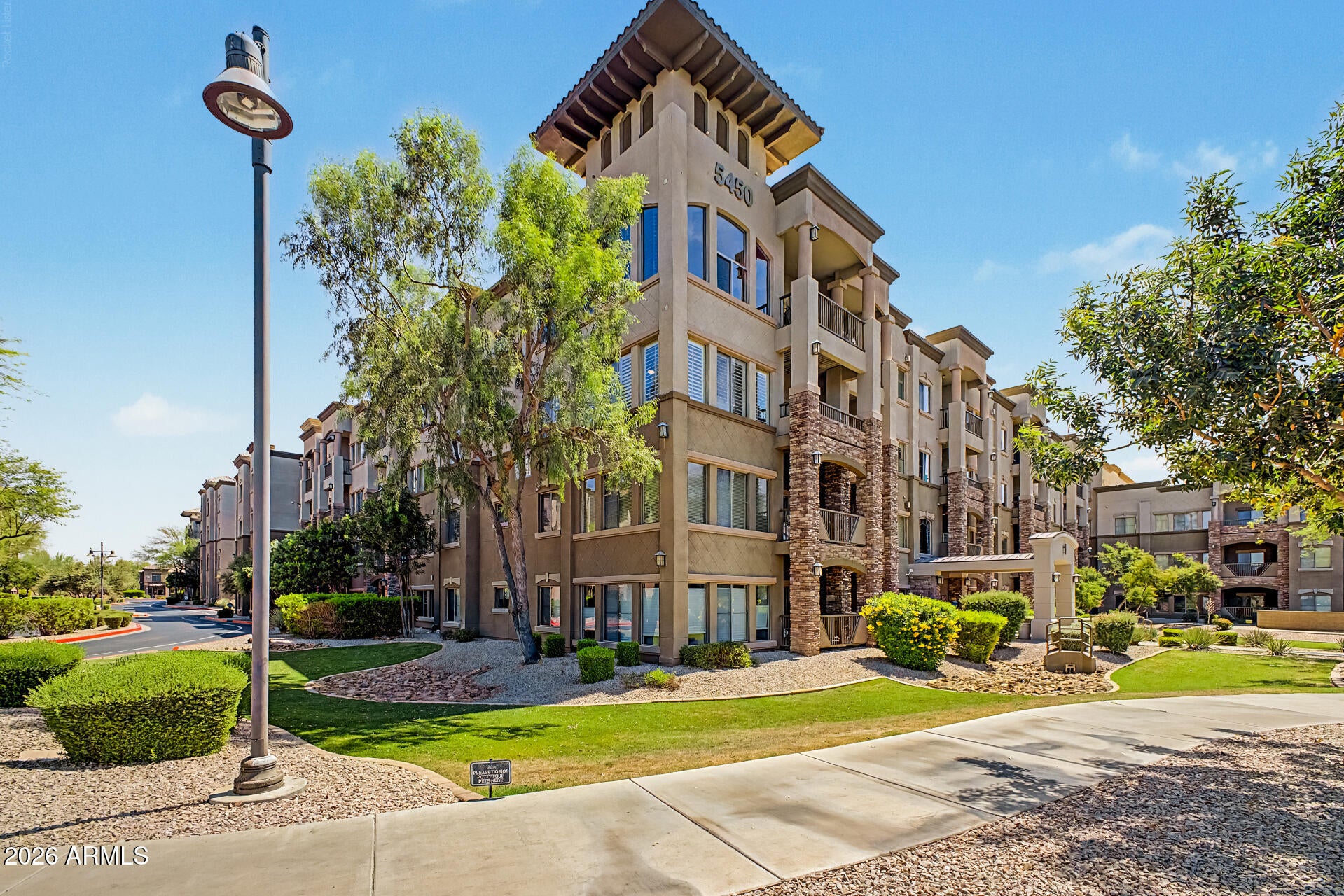 5450 E DEER VALLEY Drive 1006