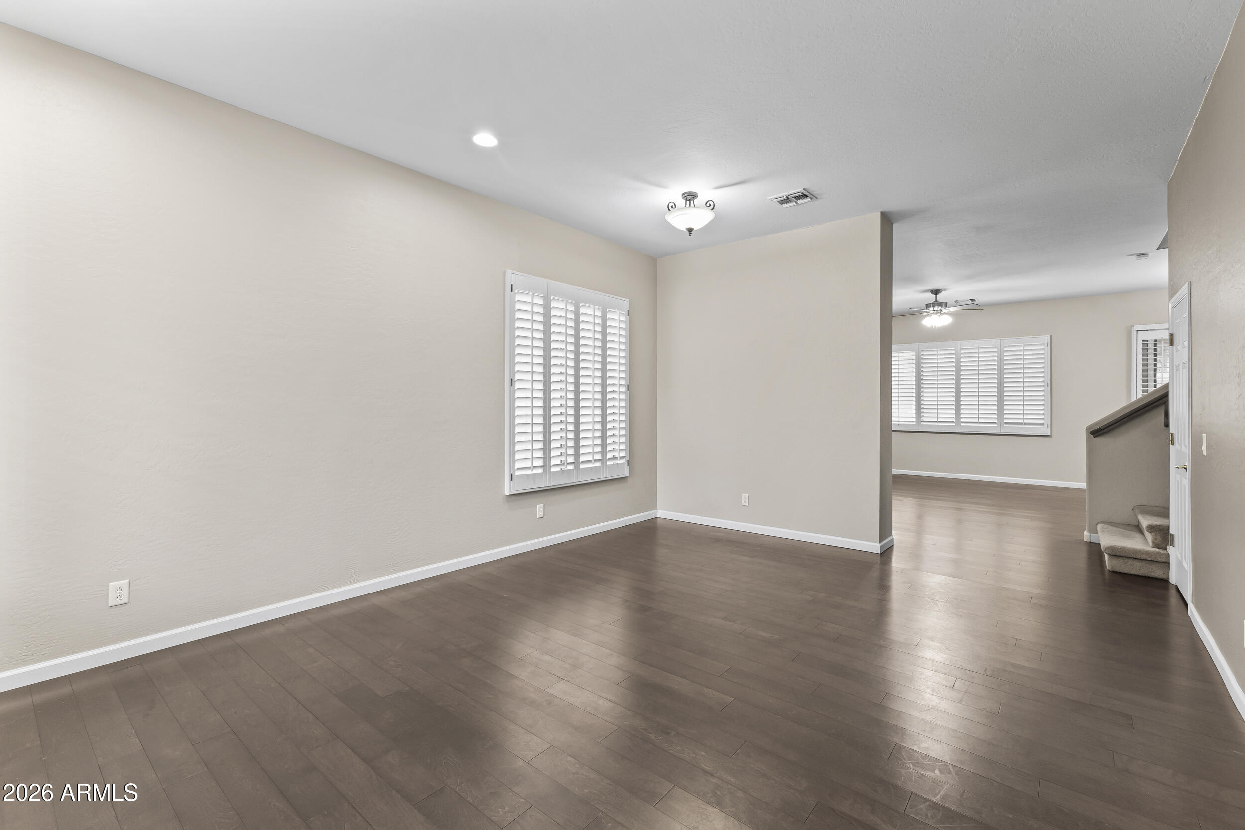 2043 W PERIWINKLE Way