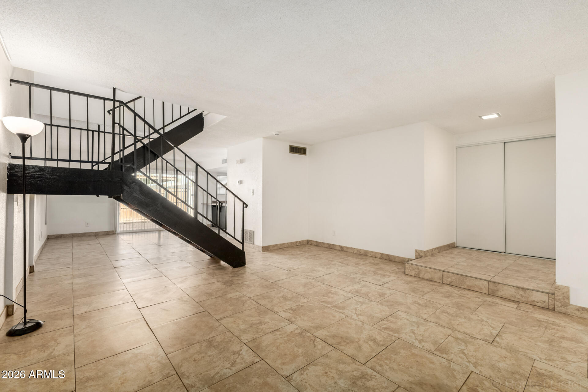 3109 W HARMONT Drive