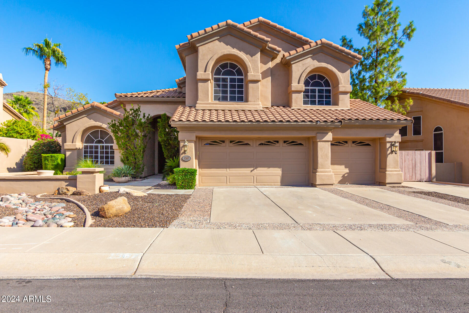1367 E DESERT FLOWER Lane