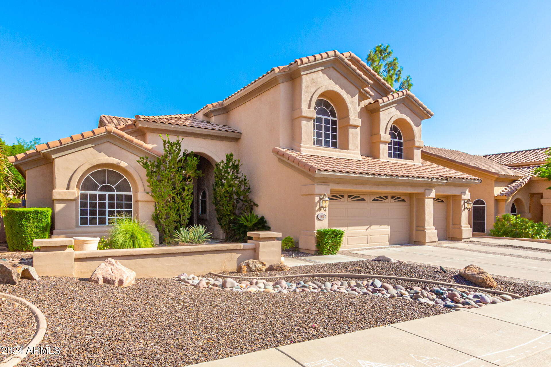 1367 E DESERT FLOWER Lane