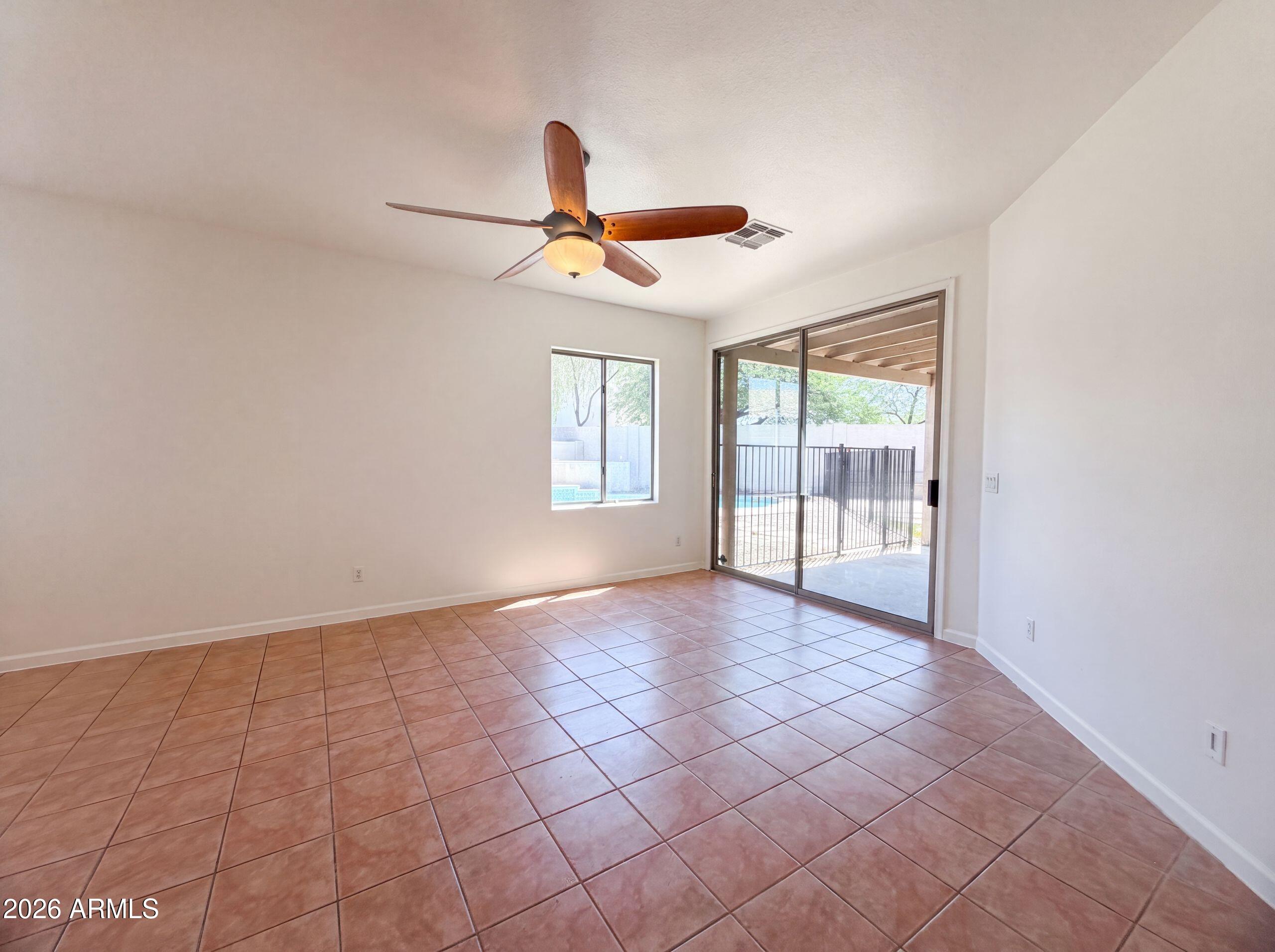 1123 S VEGAS --