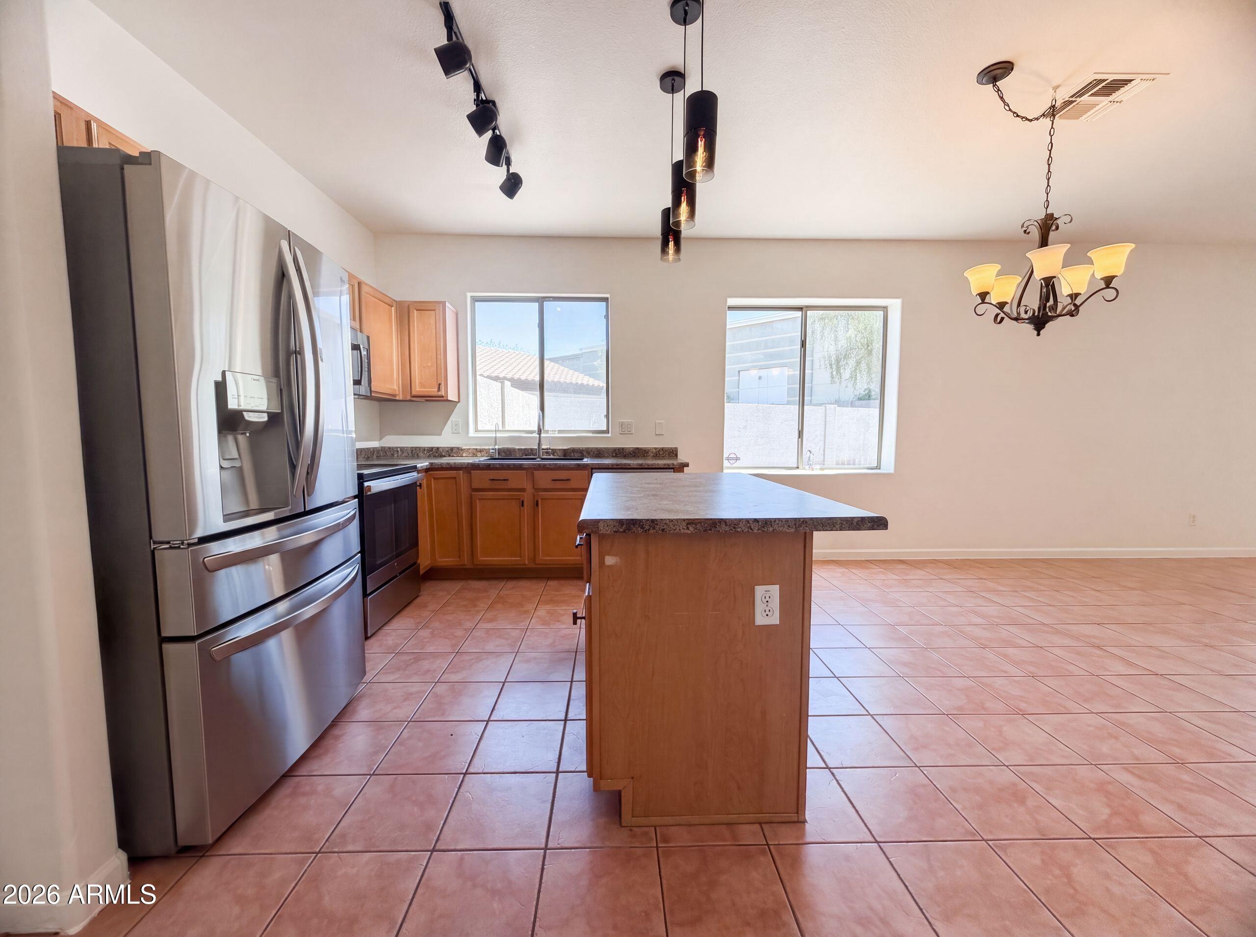 1123 S VEGAS --