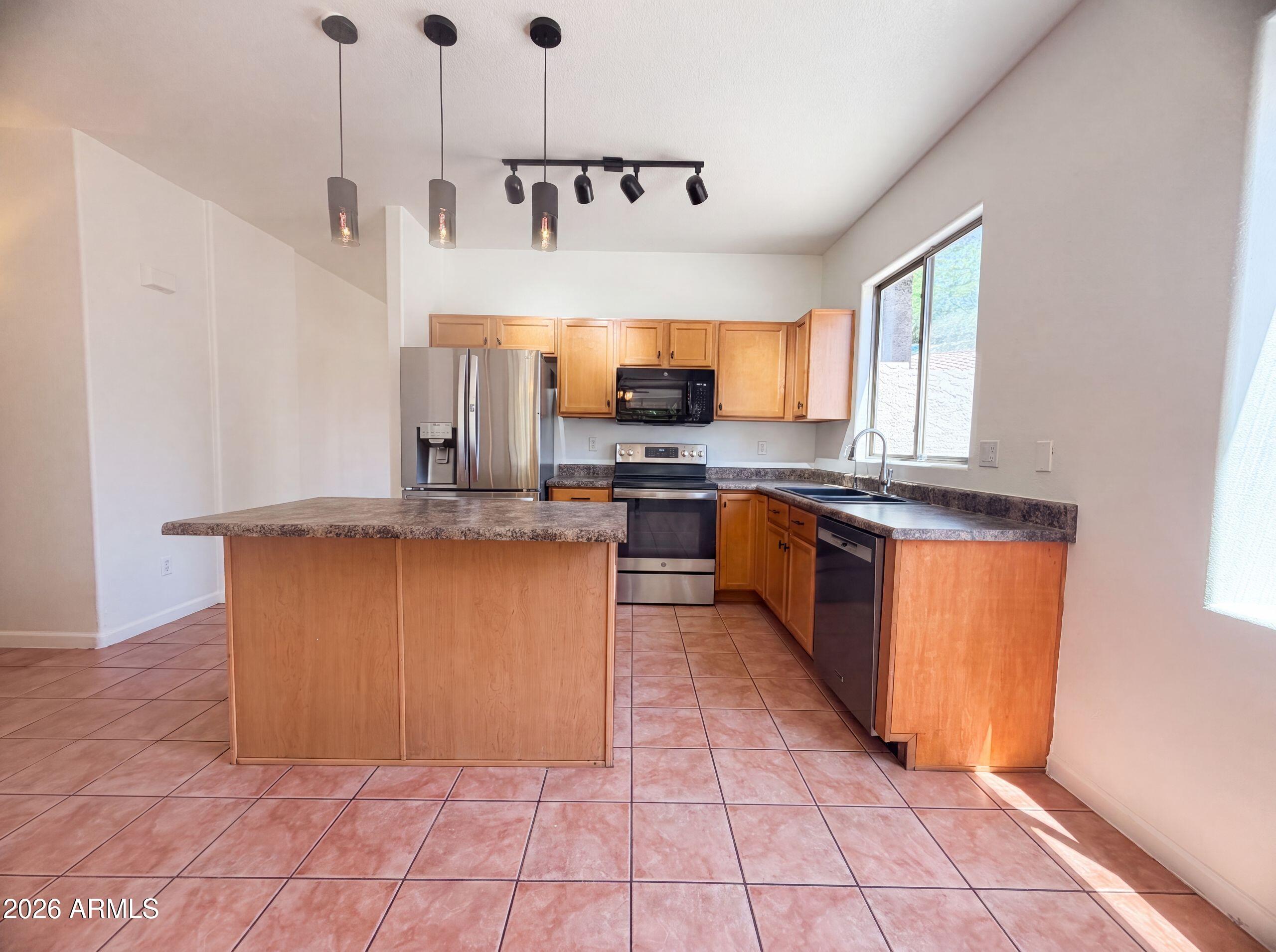 1123 S VEGAS --