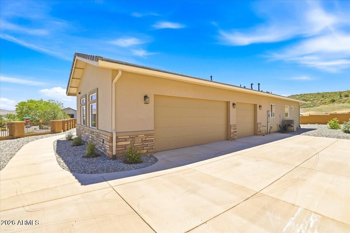 395 ZACHARY Drive
