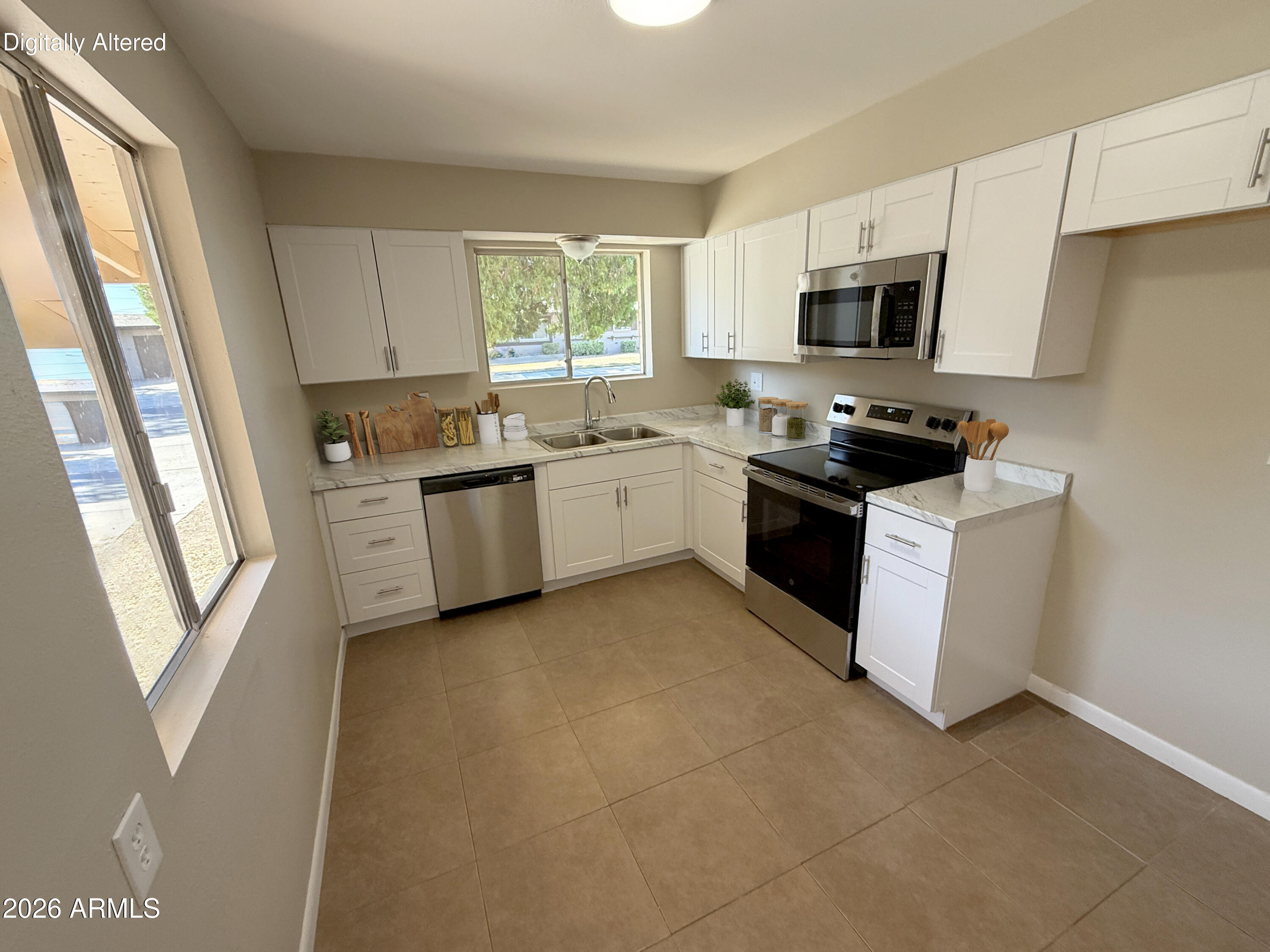 10012 W LAKEVIEW Circle
