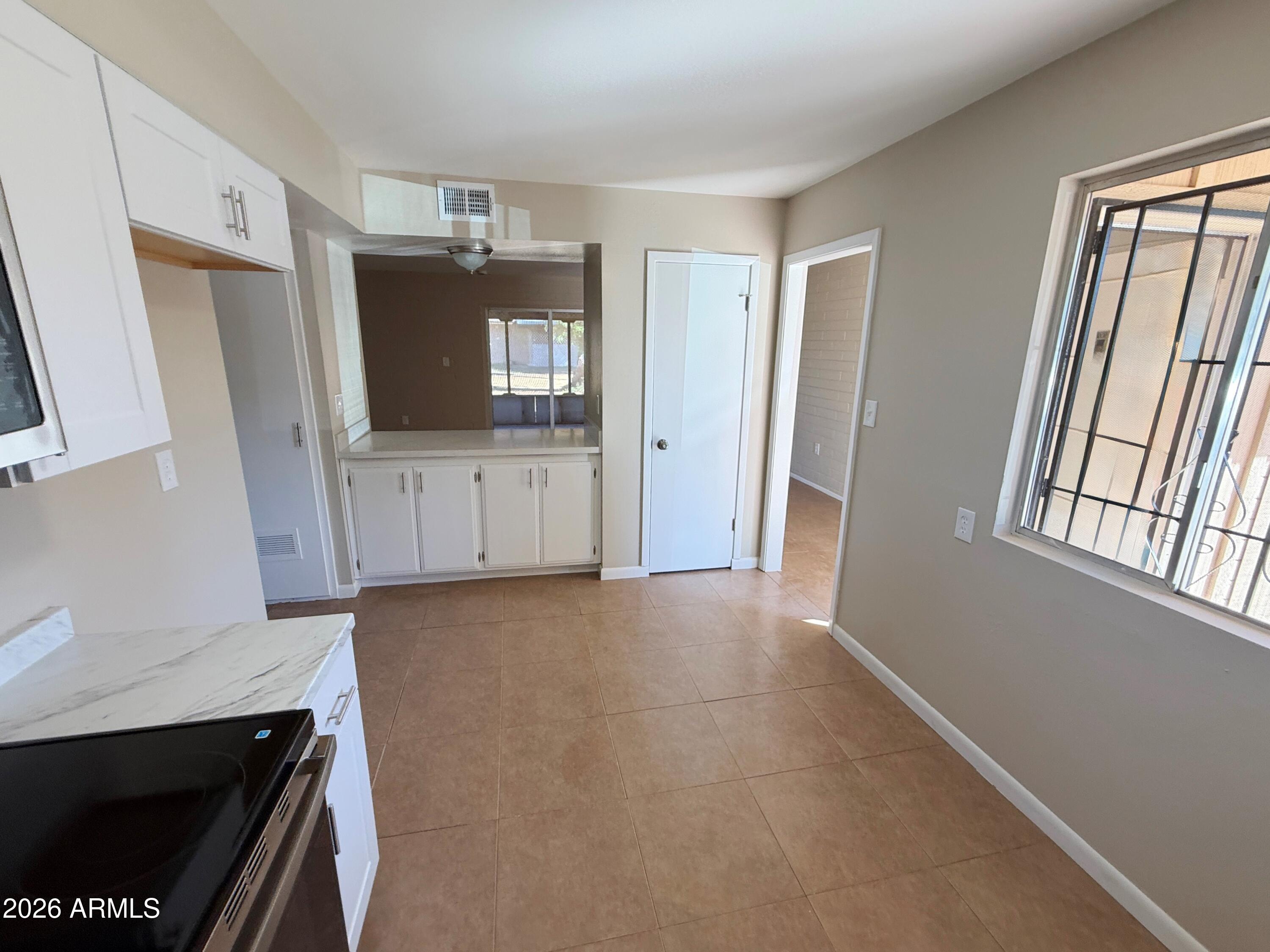 10012 W LAKEVIEW Circle