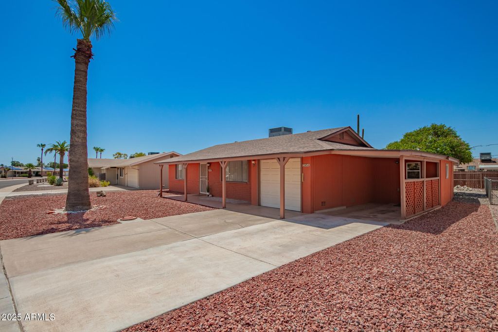 Photo of 12454 N Cherry Hills Drive E, Sun City, AZ 85351 (MLS # 6891783)
