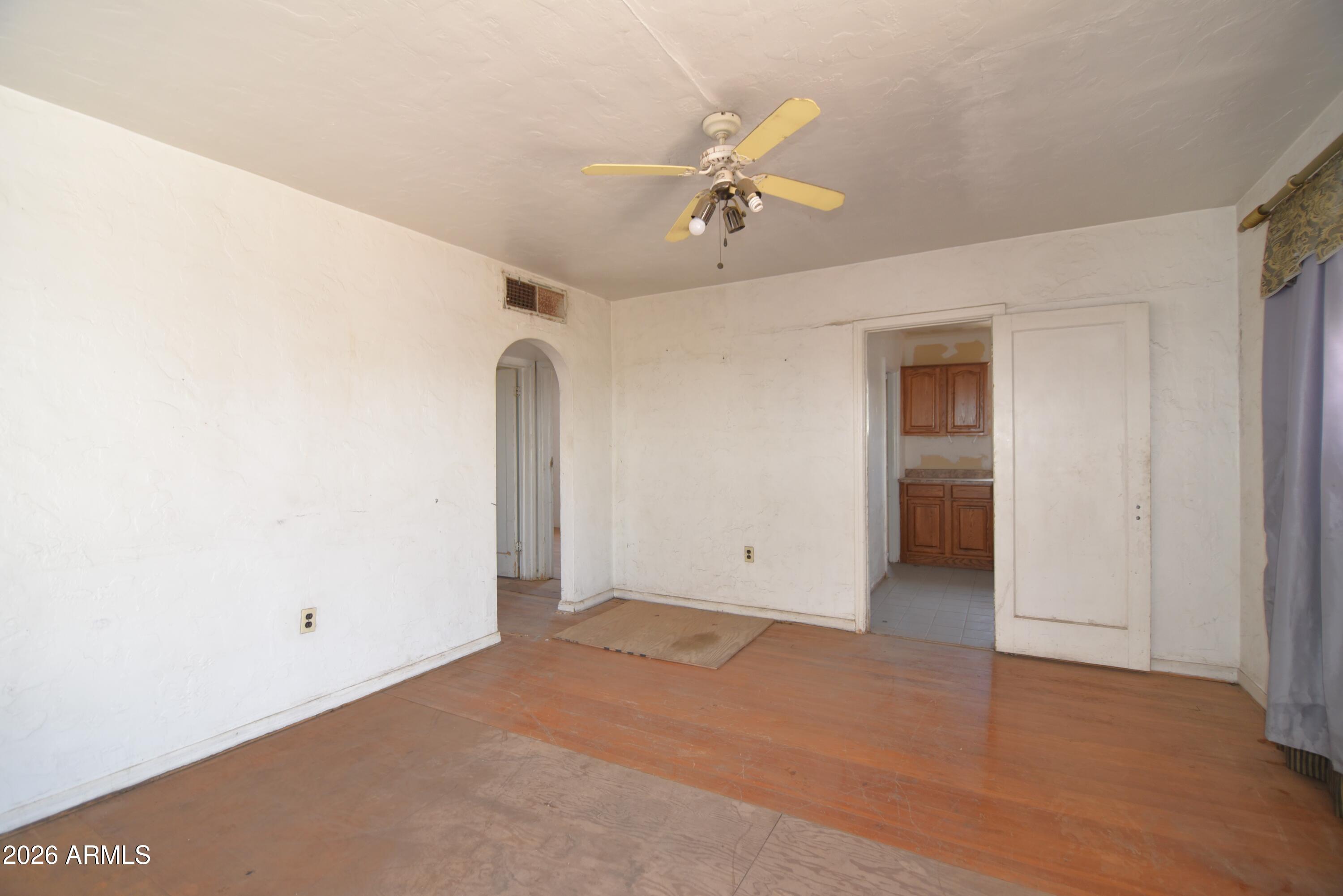 1912 W MONTE VISTA Road