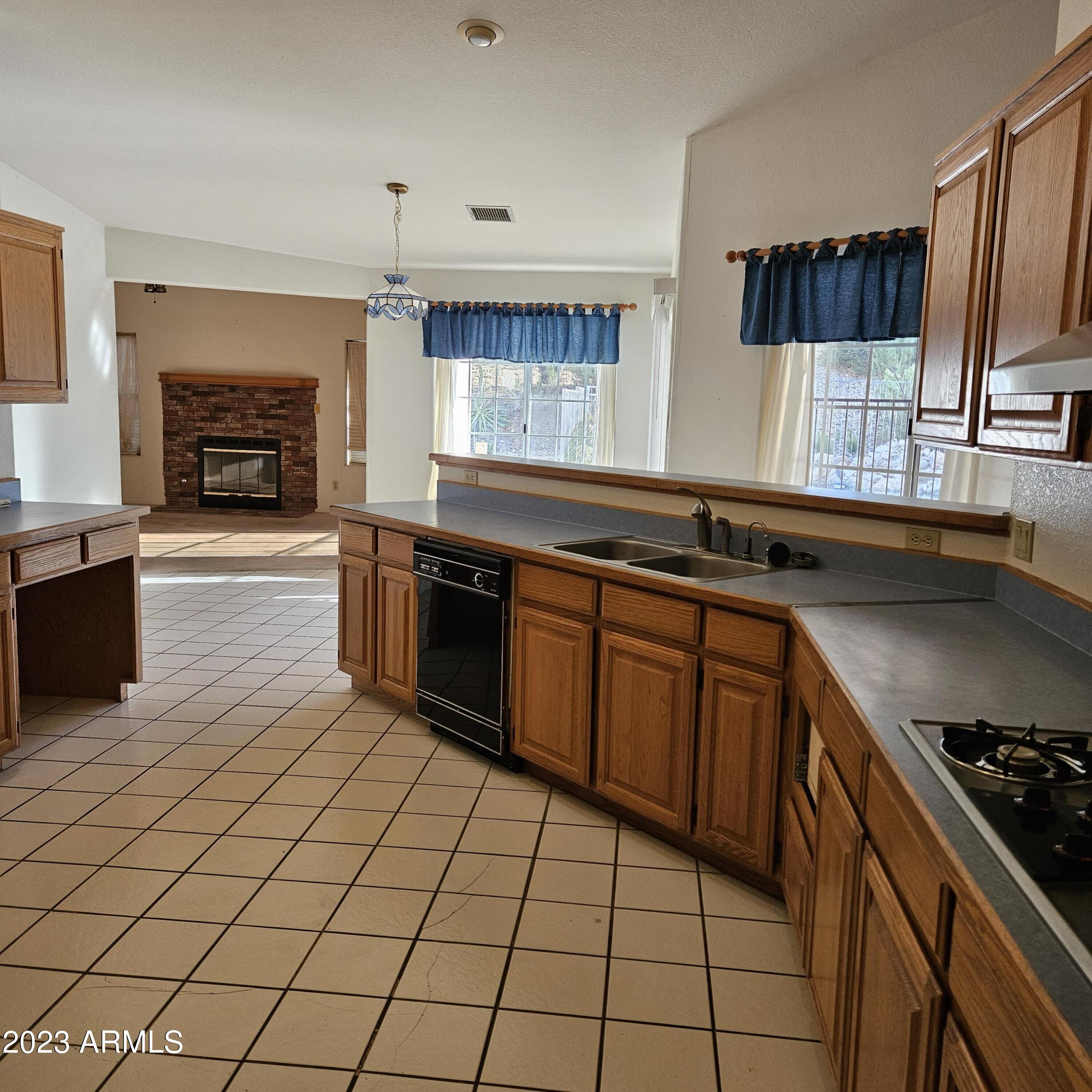 TOWN & COUNTRY ESTATES 6 - Residential