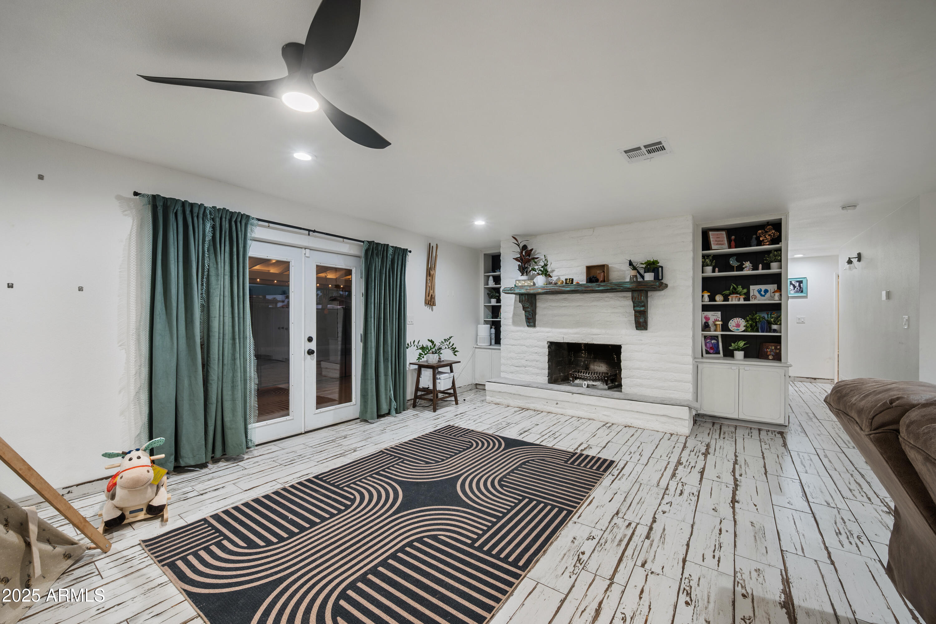 1618 E Greenway Street