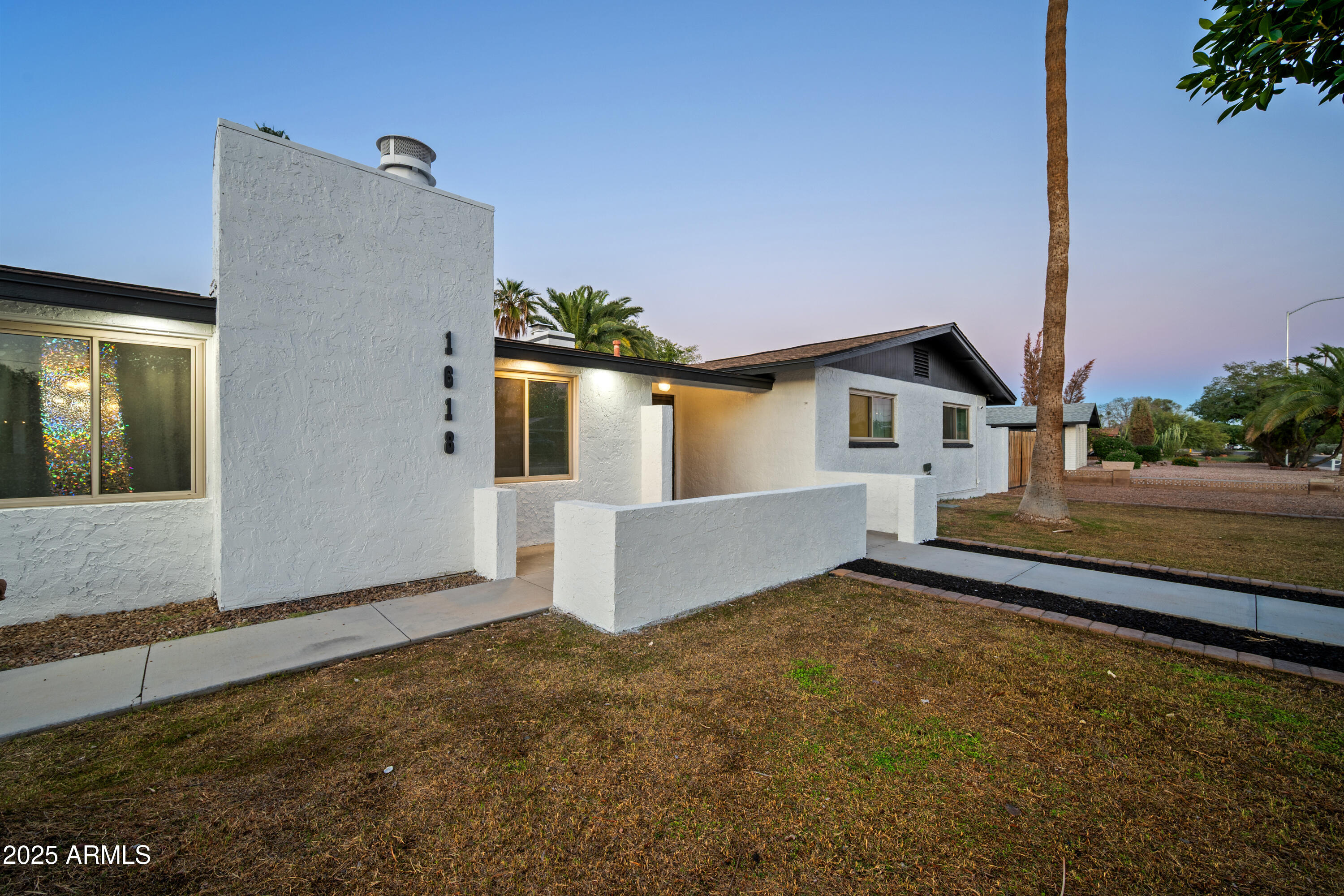 1618 E Greenway Street