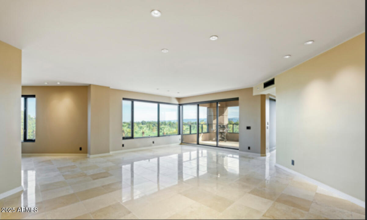 1040 E OSBORN Road 501