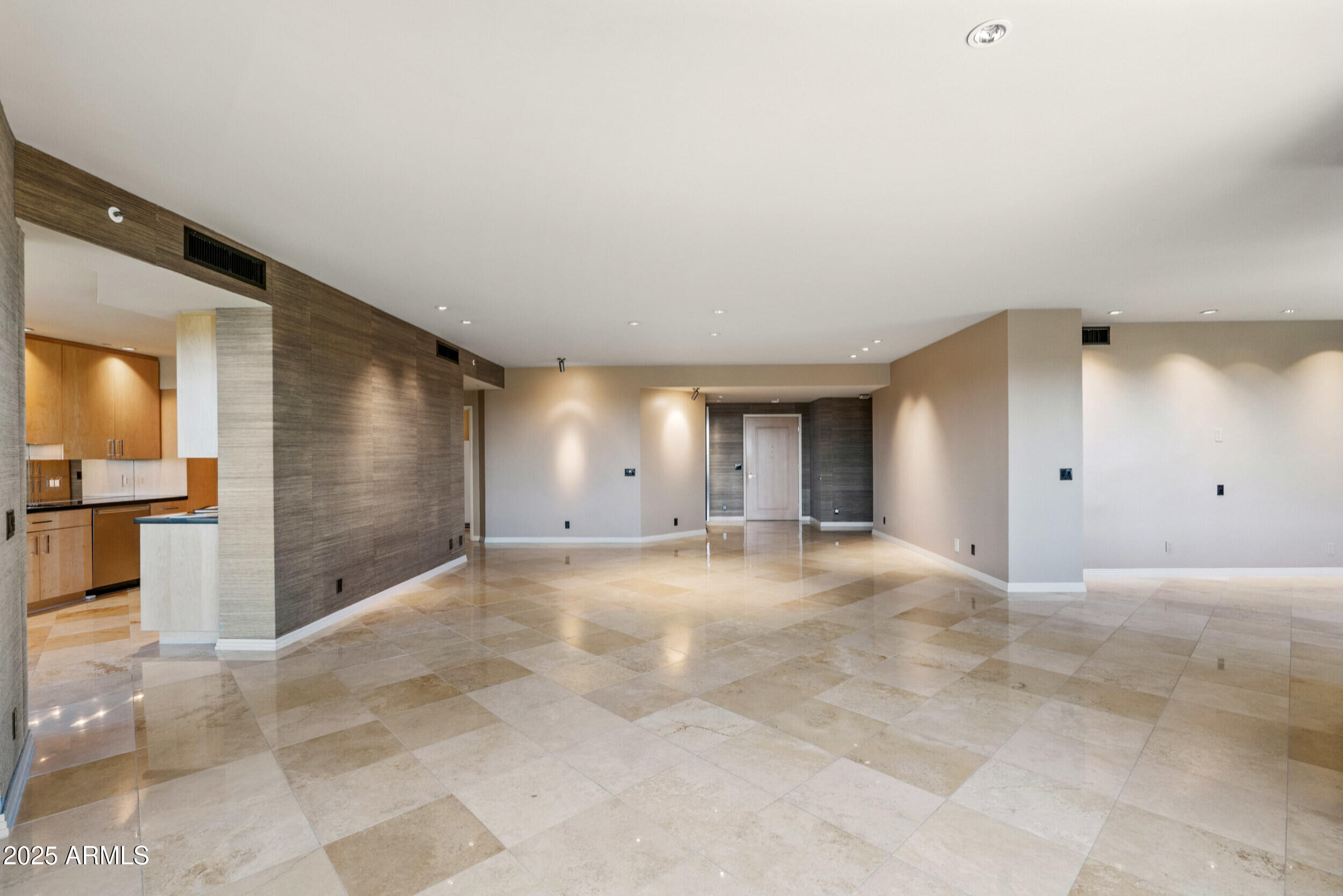 1040 E OSBORN Road 501