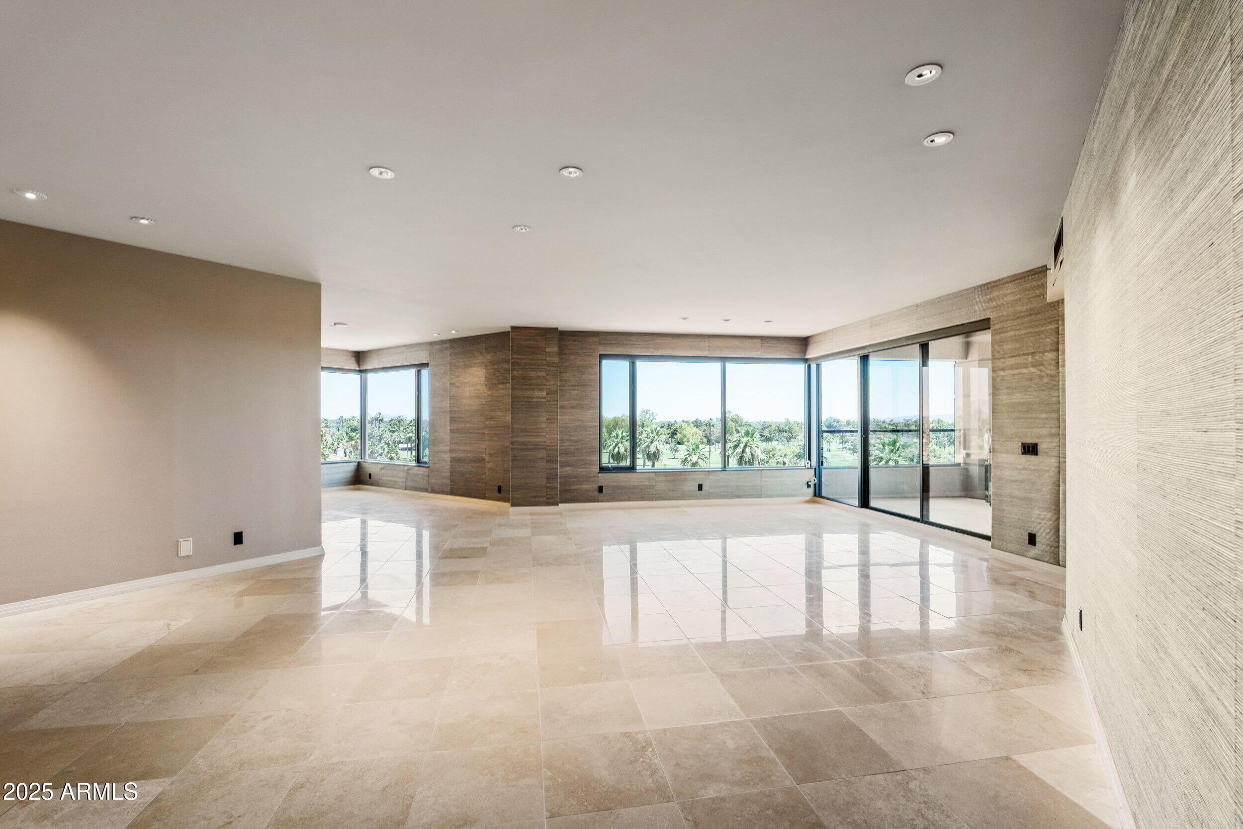 1040 E OSBORN Road 501