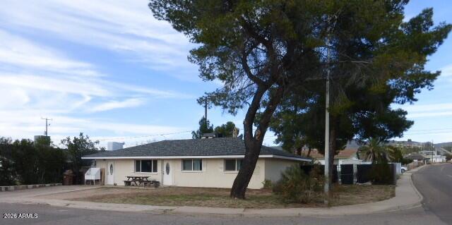 302 W GREENWICH Road