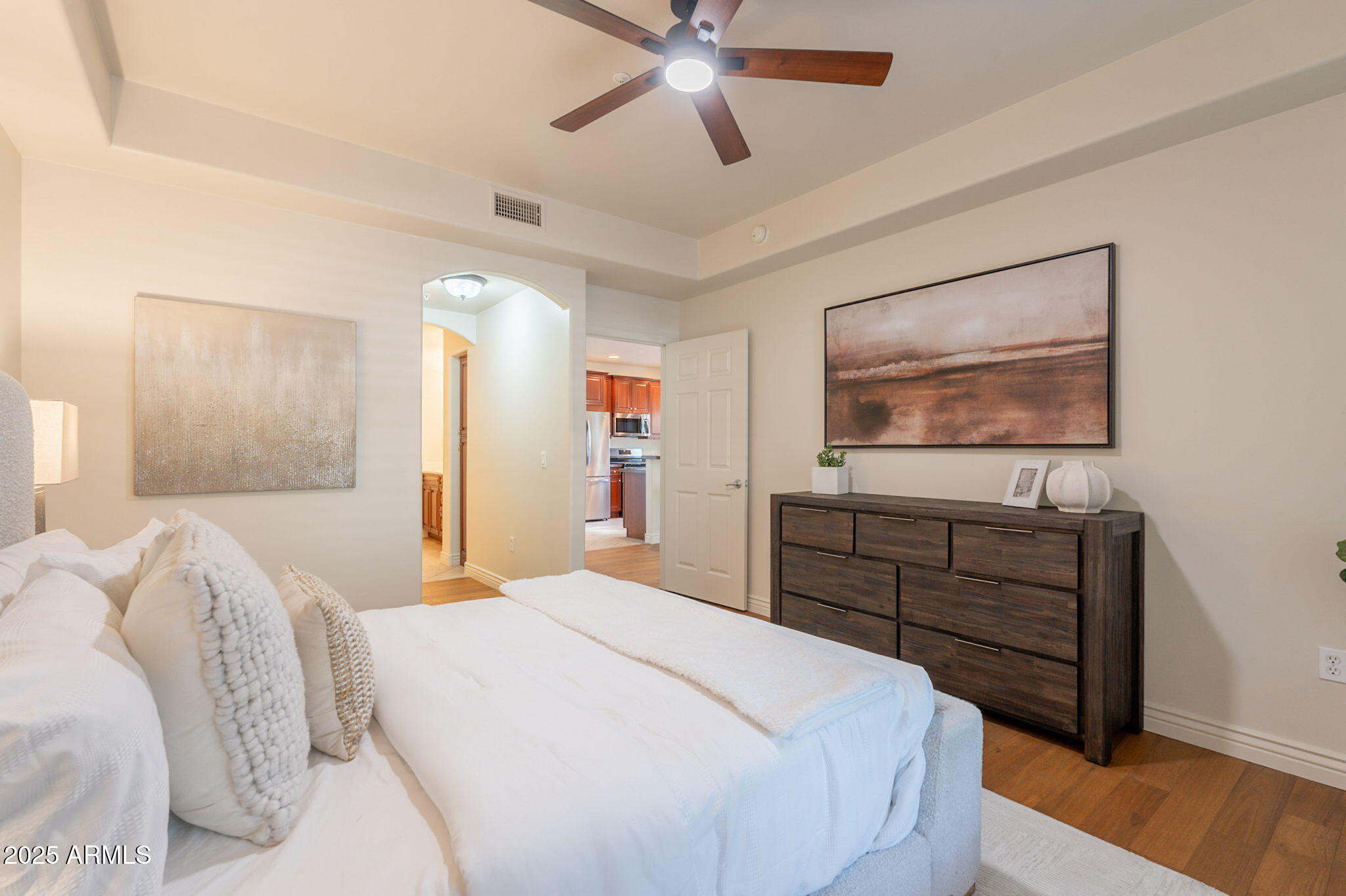 5450 E DEER VALLEY Drive 1208