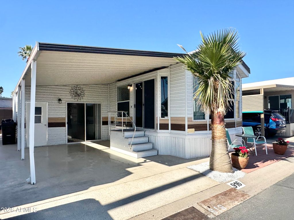 Photo of 916 S Mineshaft Drive, Apache Junction, AZ 85119 (MLS # 6977631)