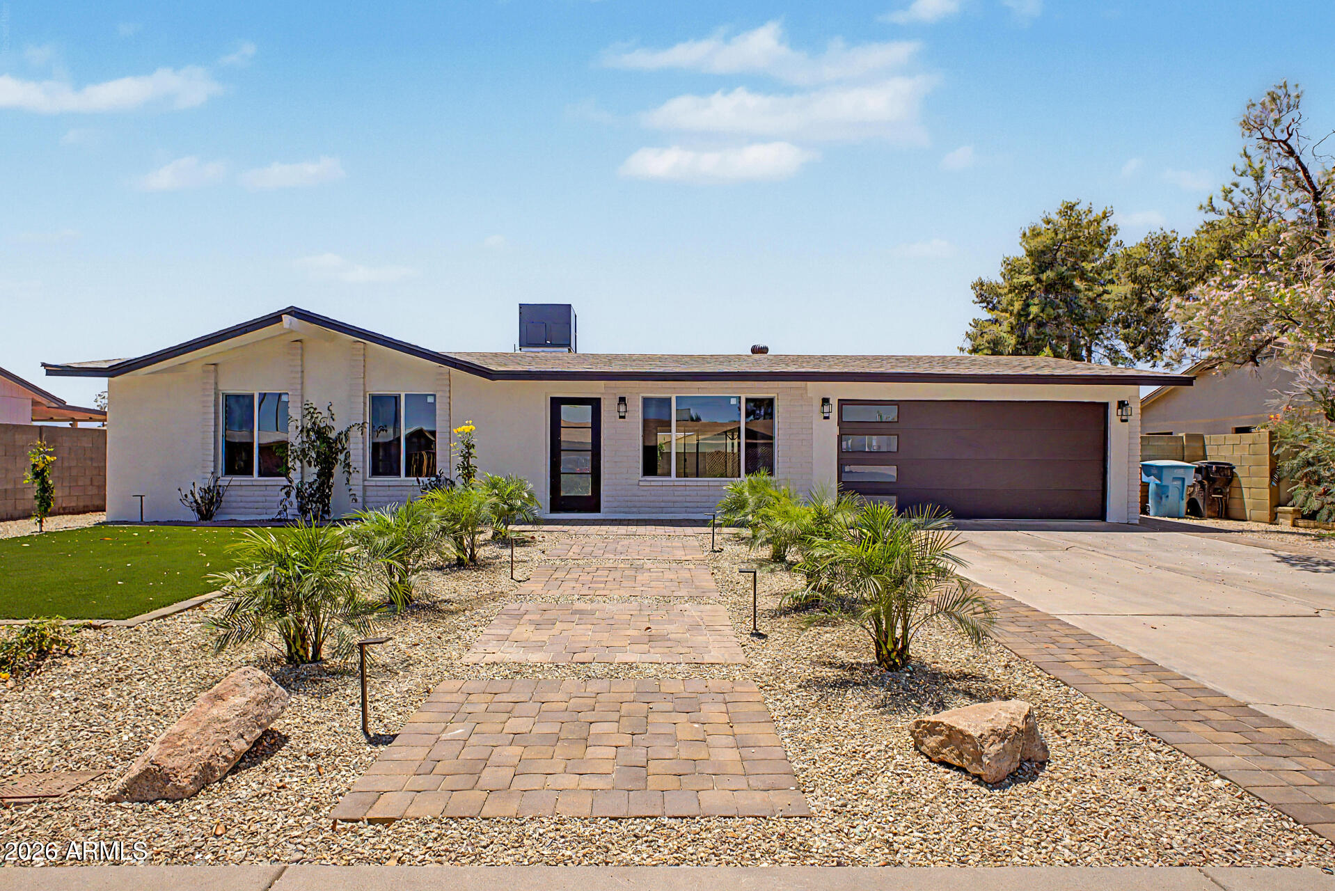 1603 W KERRY Lane