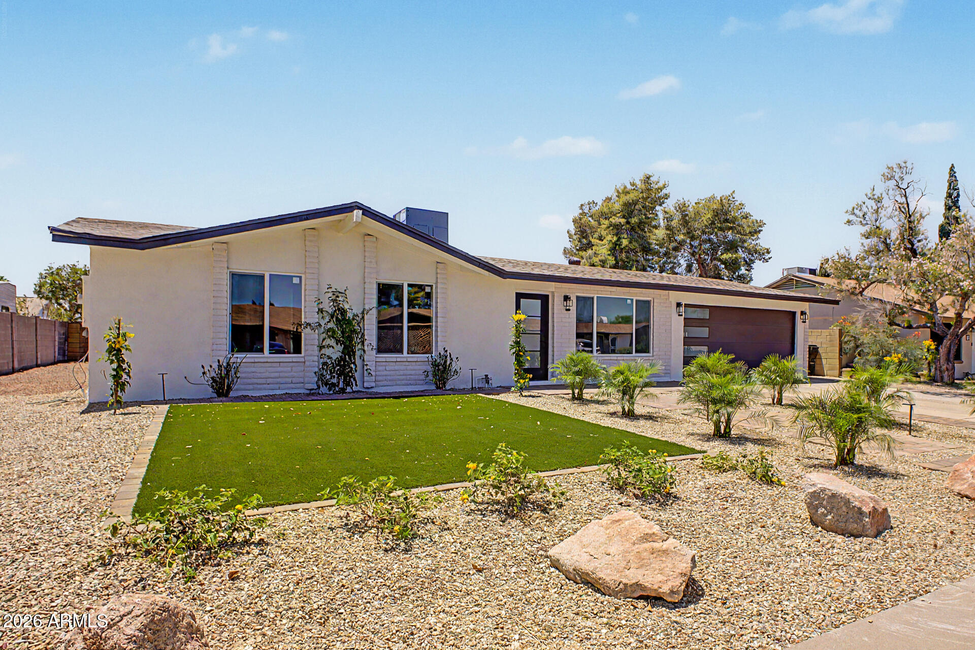 1603 W KERRY Lane