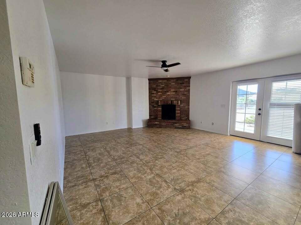 4012 W CARVER Road