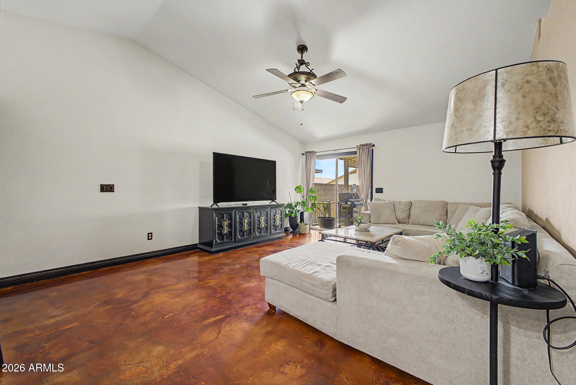 2712 W WAYLAND Drive