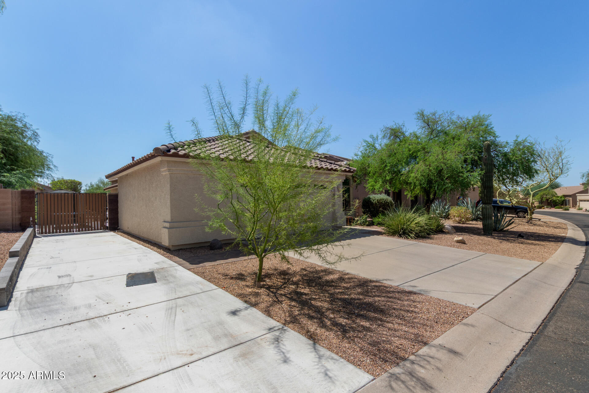 2421 N MALACHITE --
