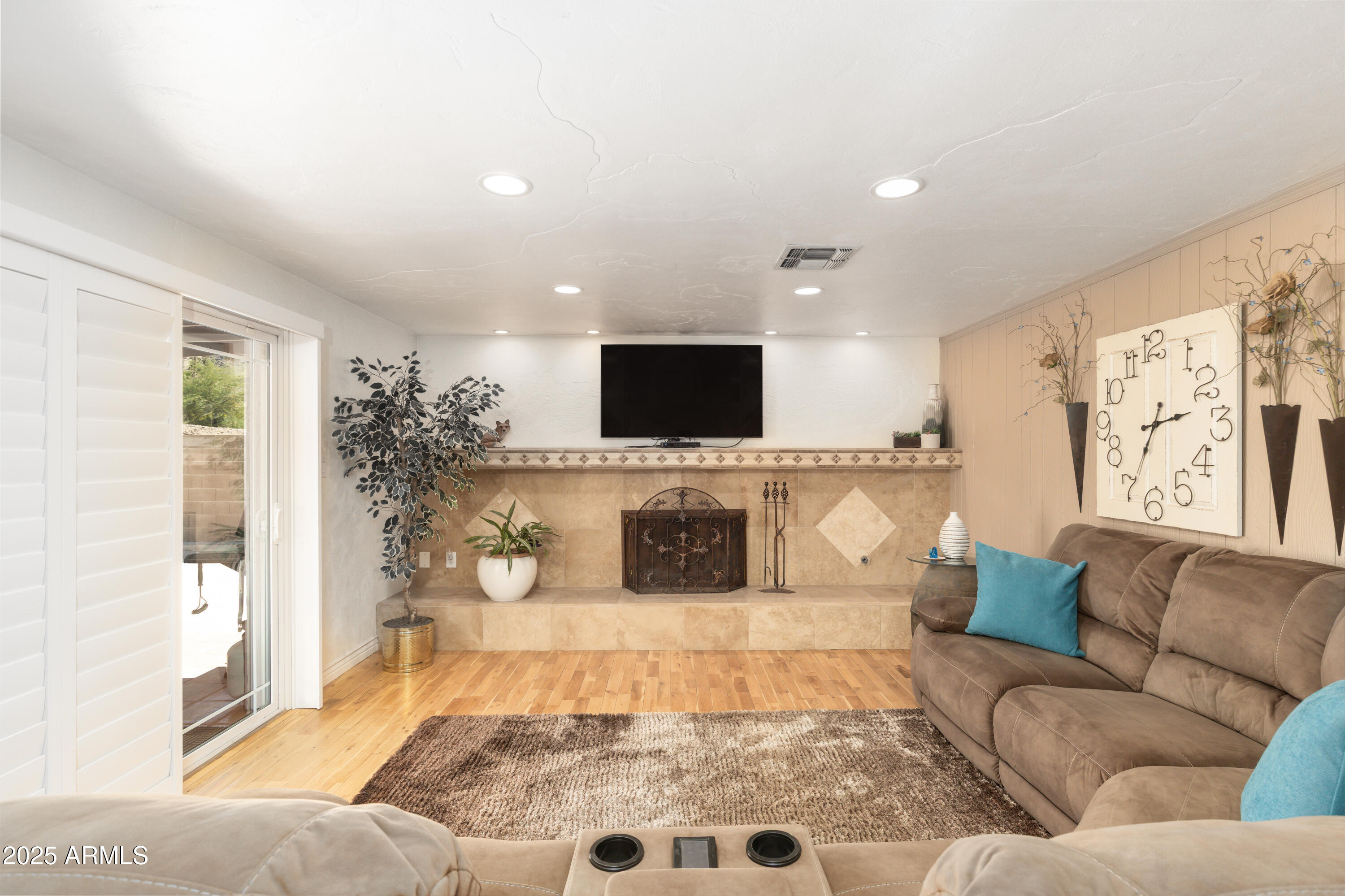1445 W WOOD Drive