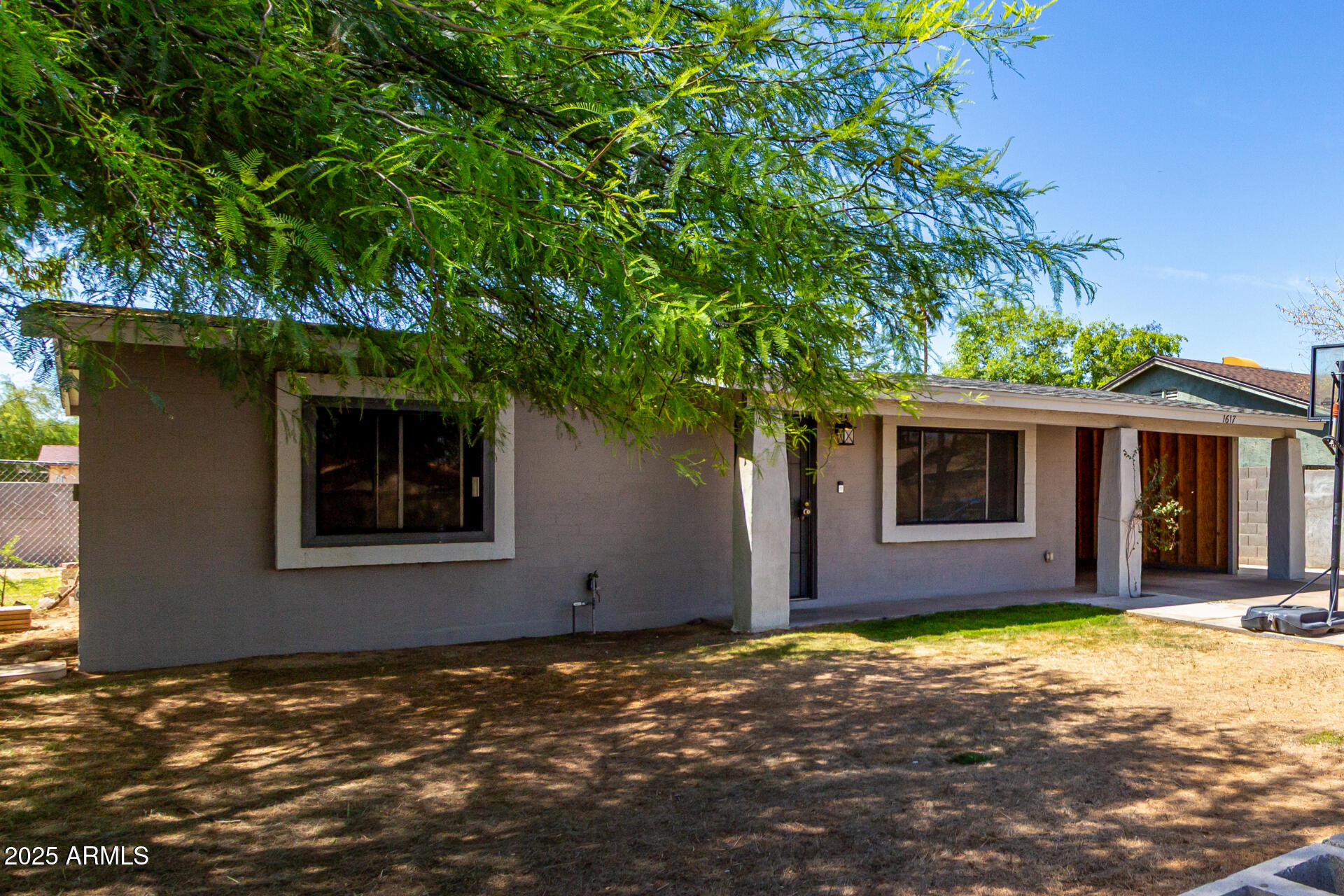 1617 W VINEYARD Road