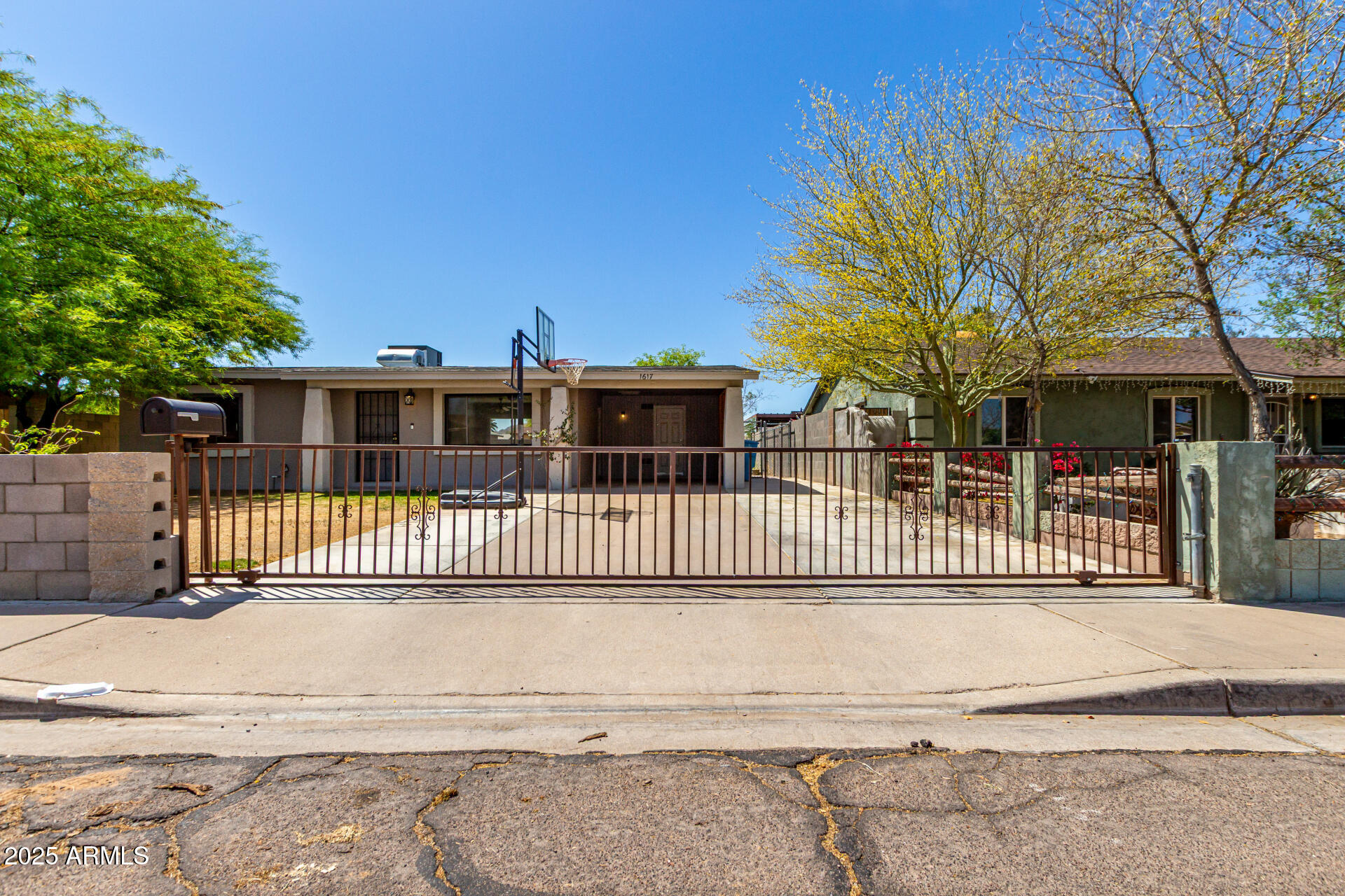 1617 W VINEYARD Road