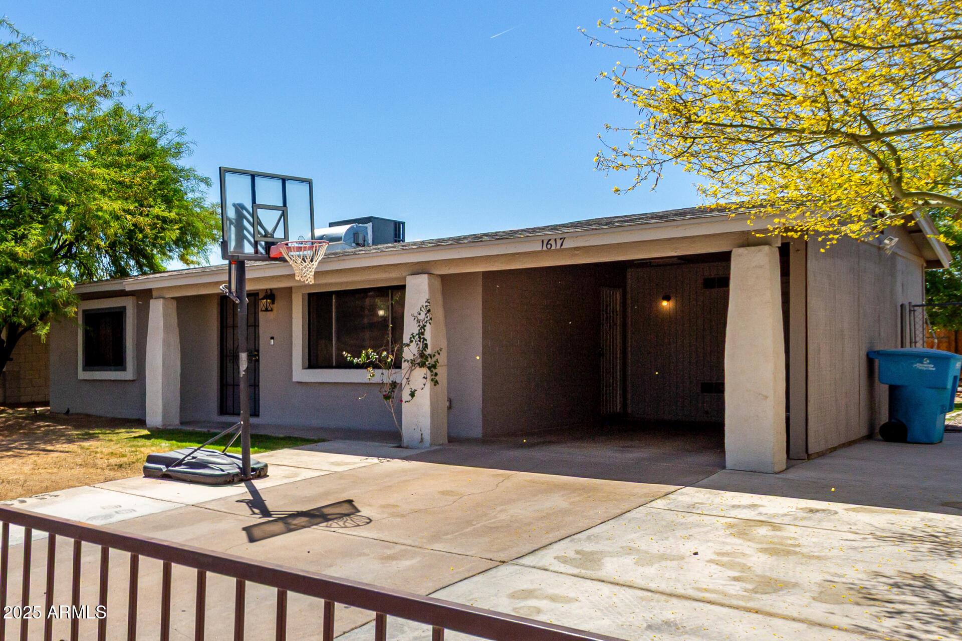 1617 W VINEYARD Road