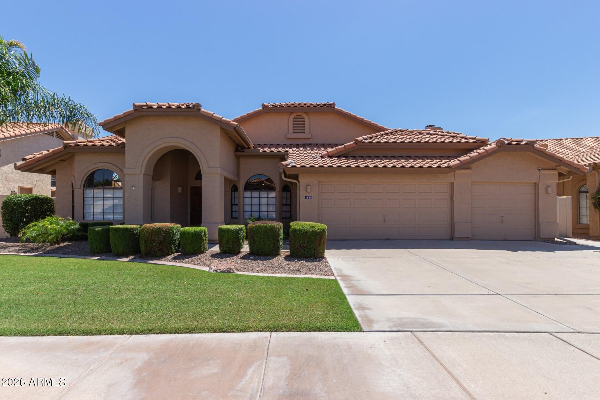 1585 W HONEYSUCKLE Lane