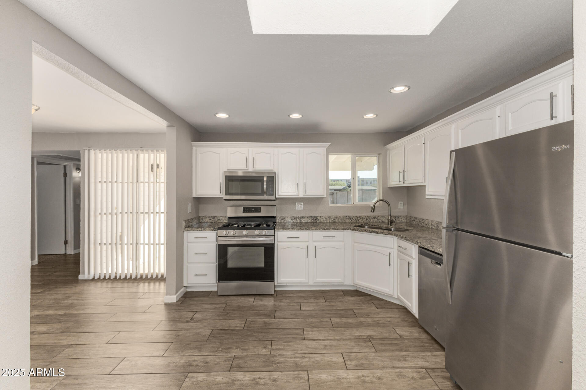 2025 E DON CARLOS Avenue