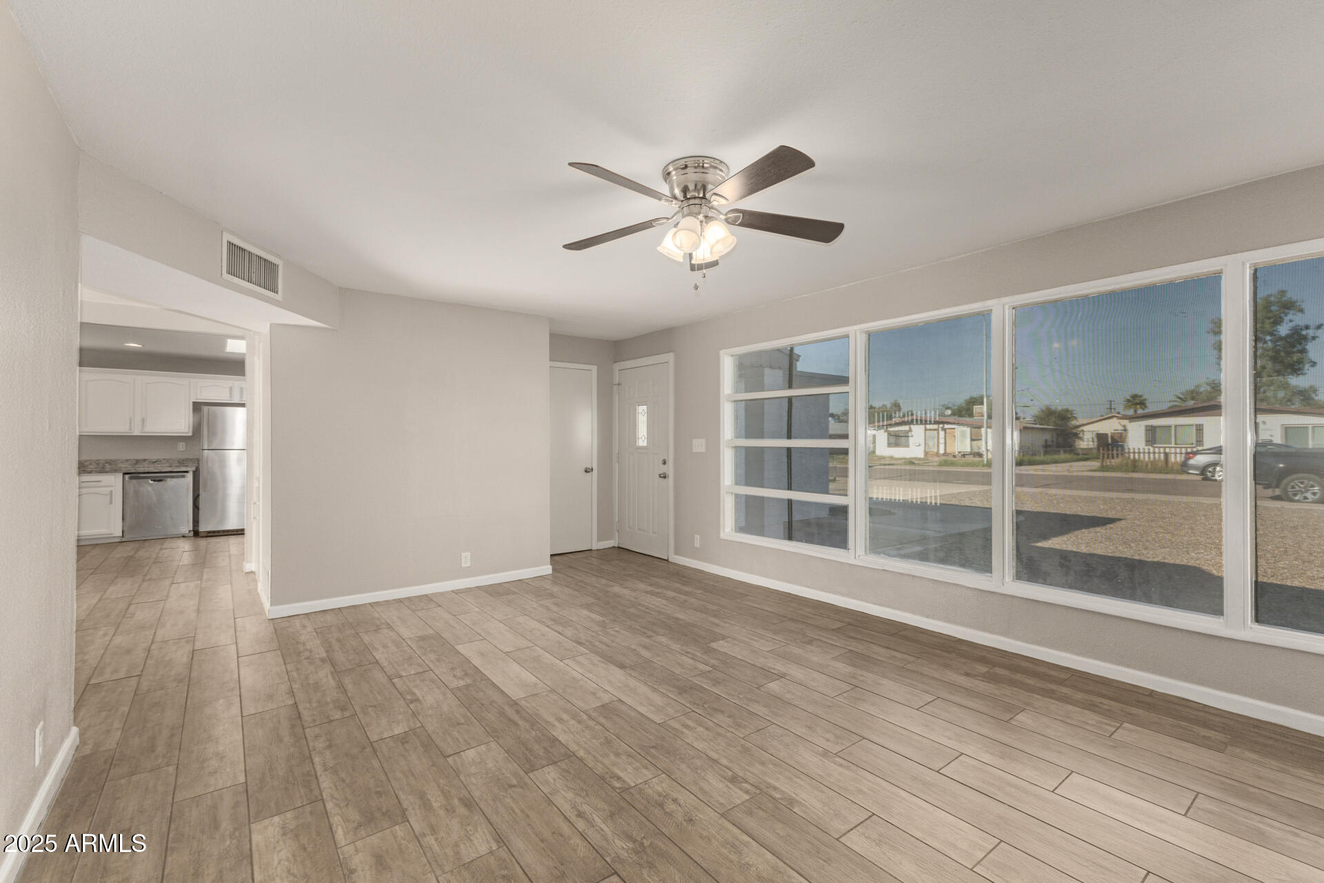 2025 E DON CARLOS Avenue