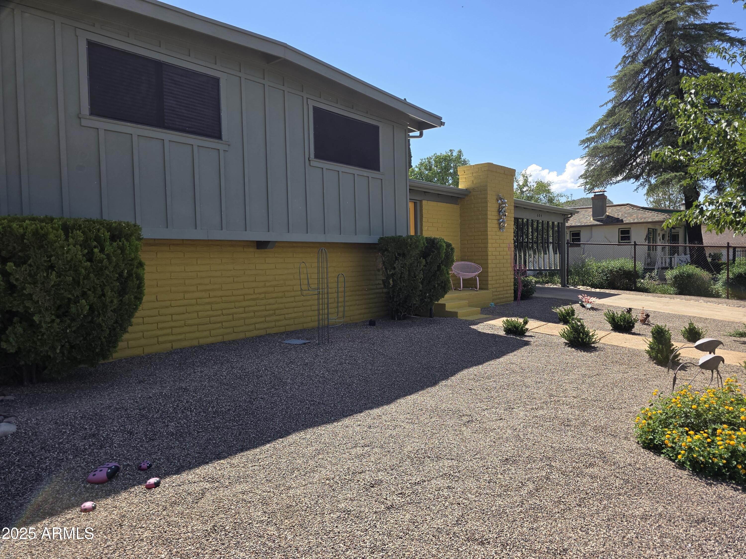 604 HOVLAND Street