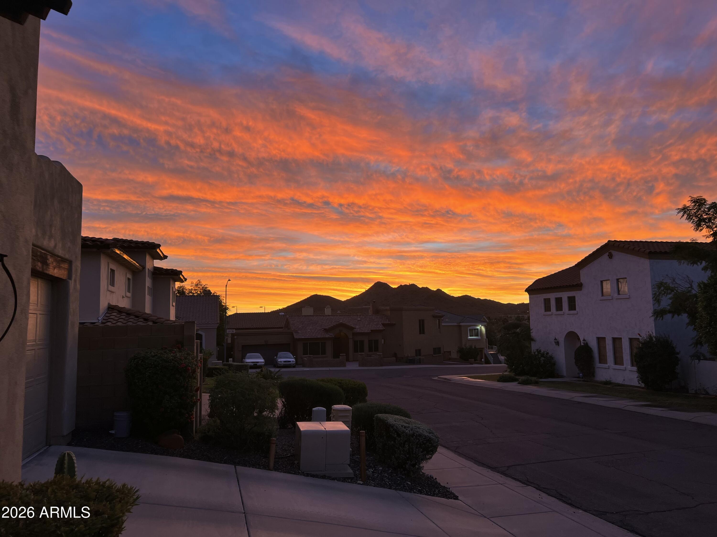 1732 E GELDING Drive