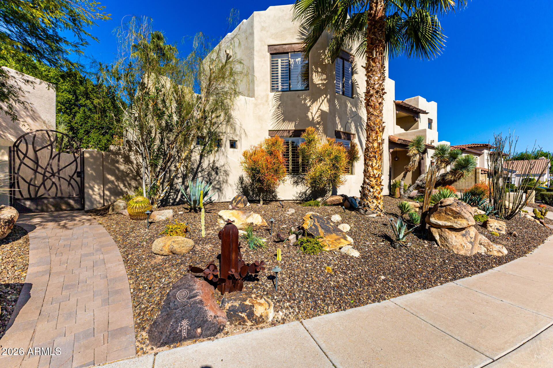 1732 E GELDING Drive