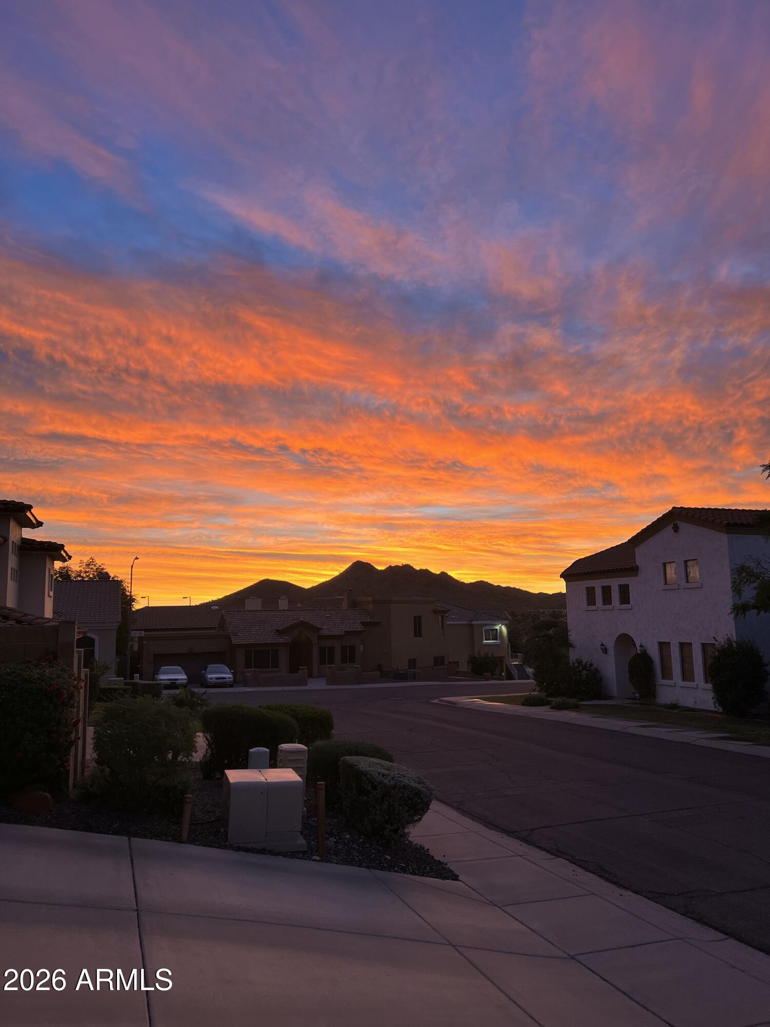 1732 E GELDING Drive