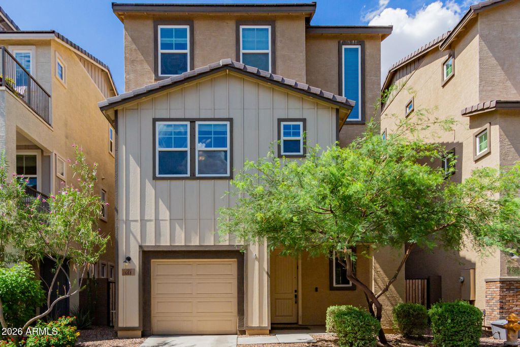 Photo of 668 W Flintlock Way, Chandler, AZ 85286 (MLS # 6976312)