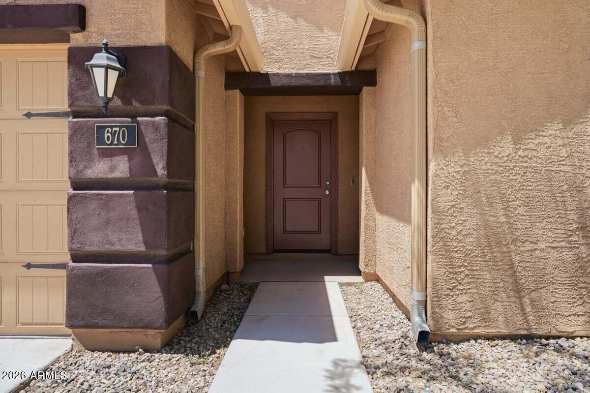 670 W CEDAR Avenue