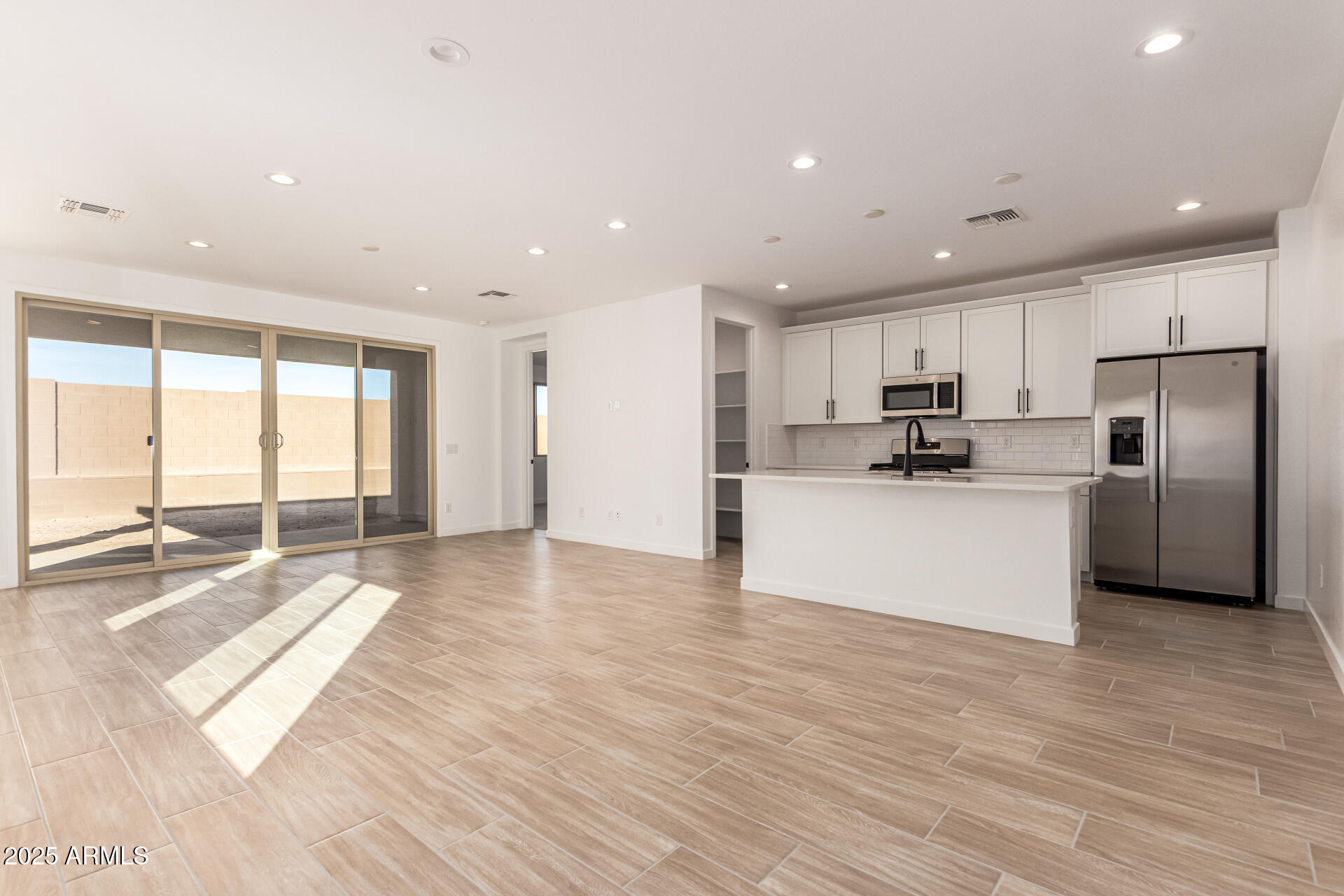 15826 W VOGEL Avenue